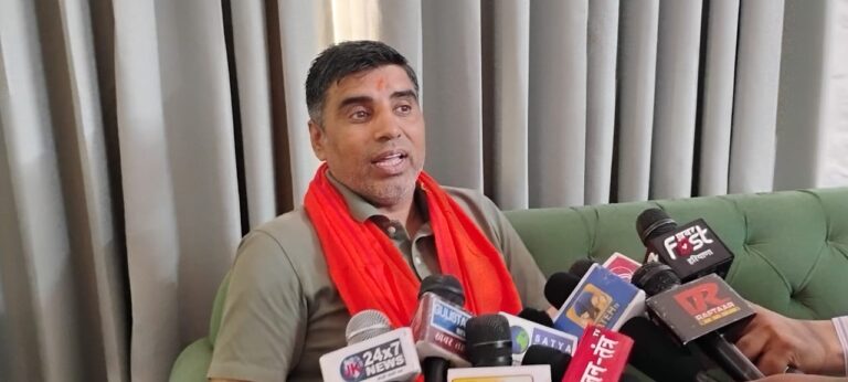 Bhagwat Geeta in school curriculum : गीता का विरोध करने वालों को हरियाणा के शिक्षा मंत्री की दो टूक, ऐसे लोगों को एक पुस्तक से बाहर निकलने की सोचने की भी इजाजत नहीं