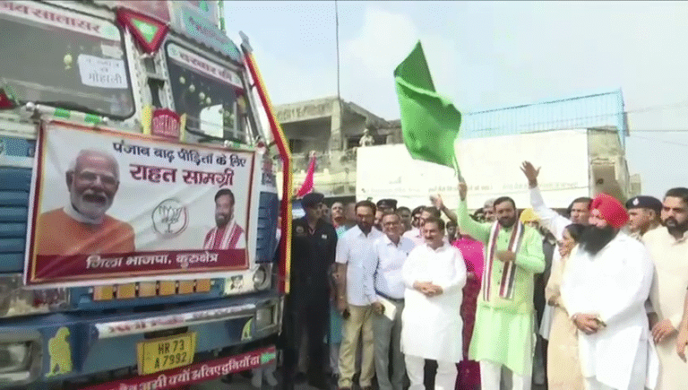 पंजाब के बाढ़ पीड़ितों की मदद के लिए राहत सामग्री रवाना करते हरियाणा के सीएम नायब सिंह सैनी