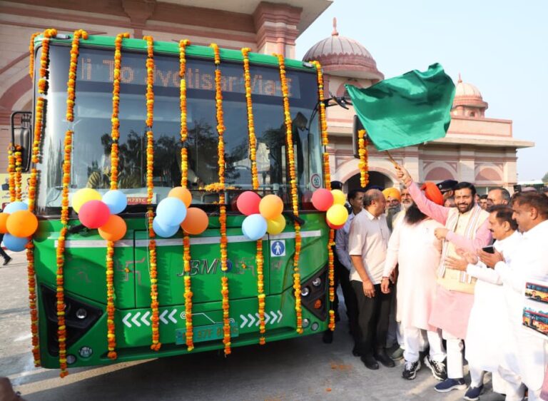 Chief Minister Saini gave Diwali gift