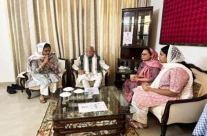manohar lal meet ips puran kumar family