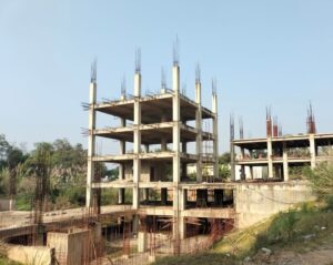 निर्माणाधीन बिल्डिंग