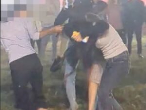 Fight two groups girl students