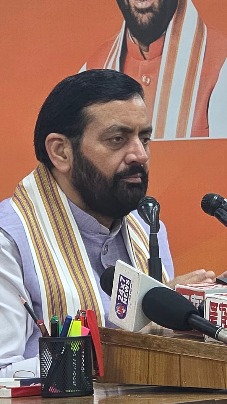 कई  बार प्रैक्टिस के बाद भी, मुख्यमंत्री के कार्यक्रम में गलत स्क्रीन चलाई, मुख्यमंत्री को आया गुस्सा